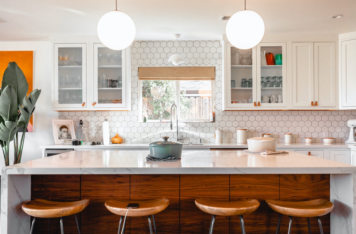 Basic Guide on How to Put Up Backsplash in a Kitchen