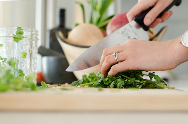 knife skills on herbs