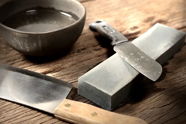 preparing knives for sharpening