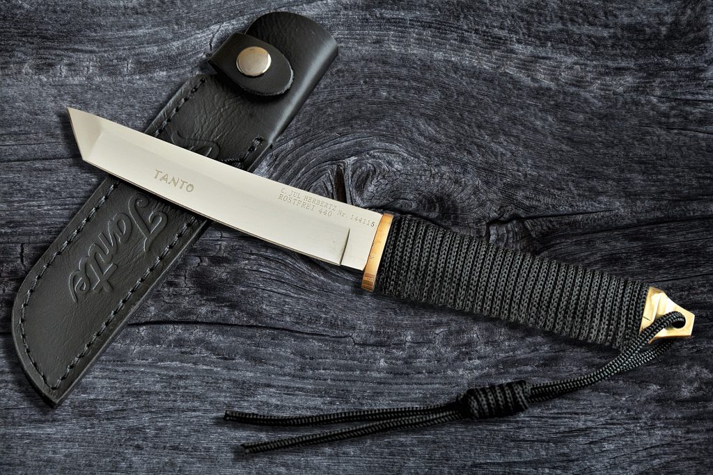 The Best Japanese Tanto Knife for Your Needs - CutHills.com