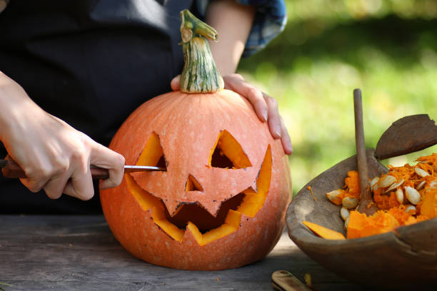 how to carve a pumpkin with a knife