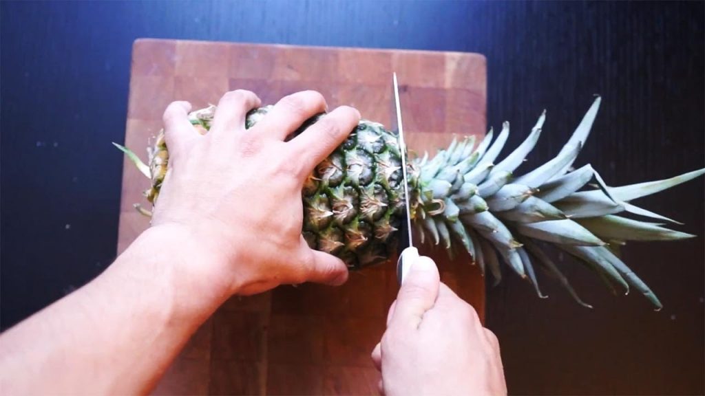 knife for cutting pineapple